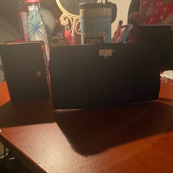 Authentic Giorgio Armani make up bag - Picture 5 of 7